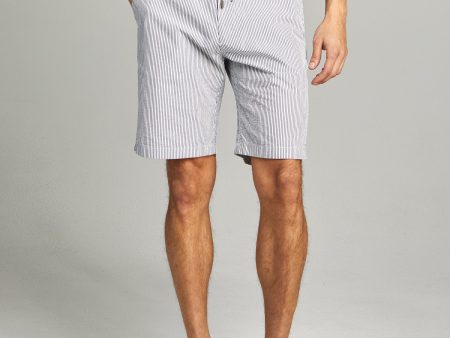 10  Seersucker Traveler Short in Blue Online